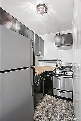 4th image of 200 E 27th St APT 2H