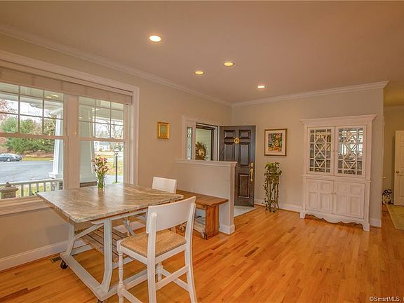 5th image of 15 Riverview Dr Unit 15
