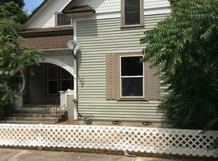 514 NW C St, Grants Pass, OR 97526