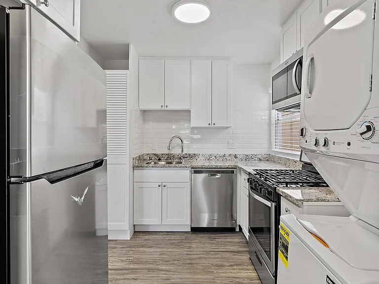 Hesperian Townhomes — Photo 7