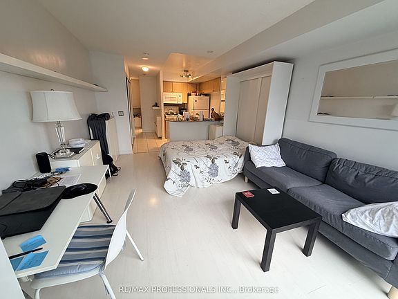 3rd image of 763 Bay St #3015