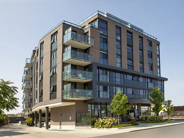 3385 Dundas St W — Photo 5