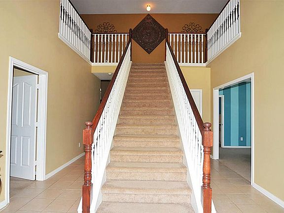 3rd image of 385 Hyland Ln