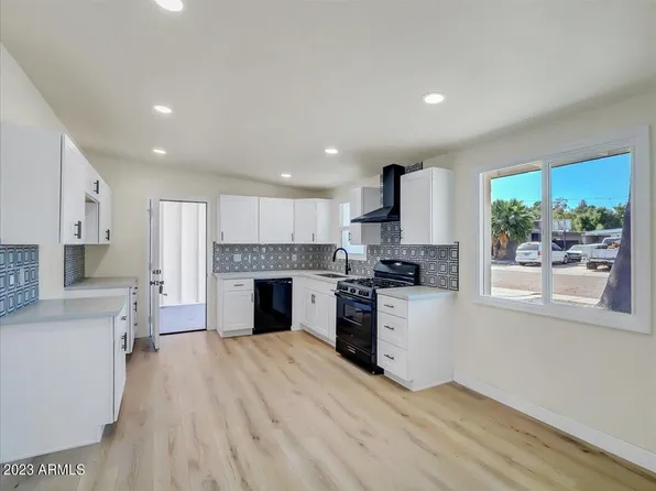 3650 E Laurel Ln, Phoenix, AZ 85028