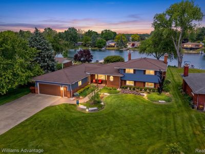 9110 Sandy Ridge Dr, White Lake, MI, 48386