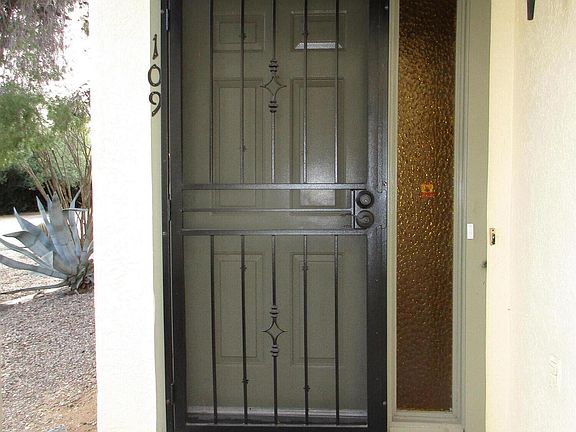 2nd image of 109 W Calle Del Ano