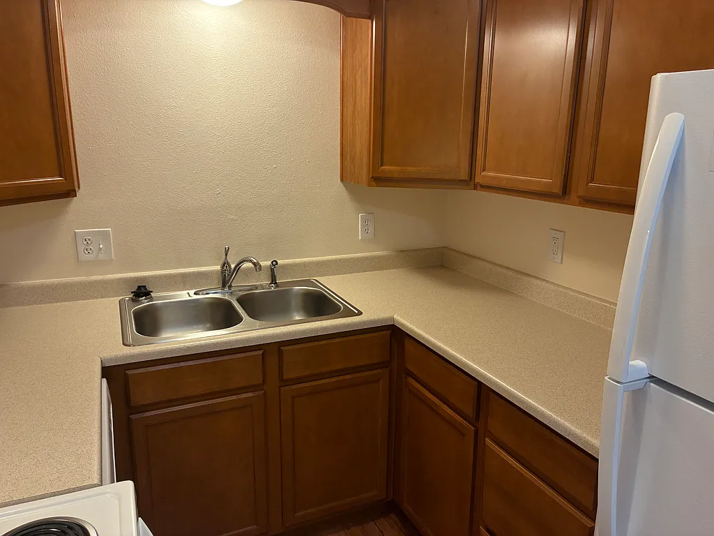 2 bed, 784 sqft, $1,500 — Photo 2