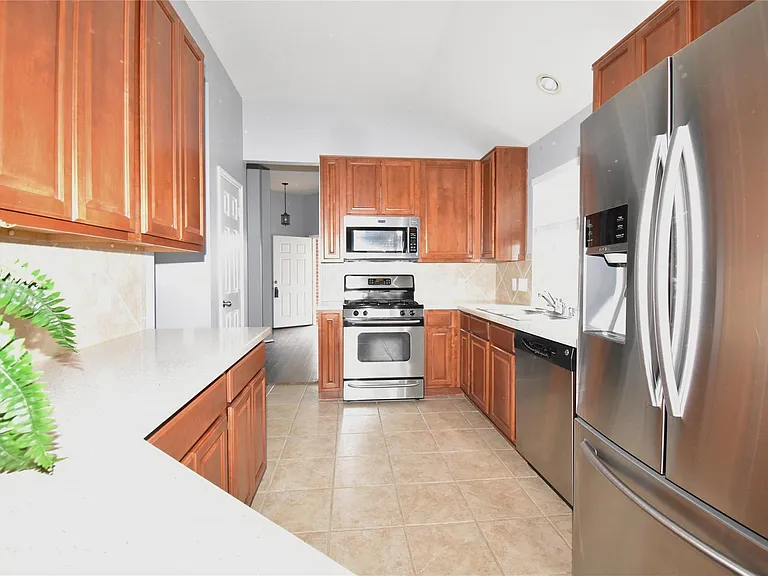 30315 Castle Forest Dr — Photo 10