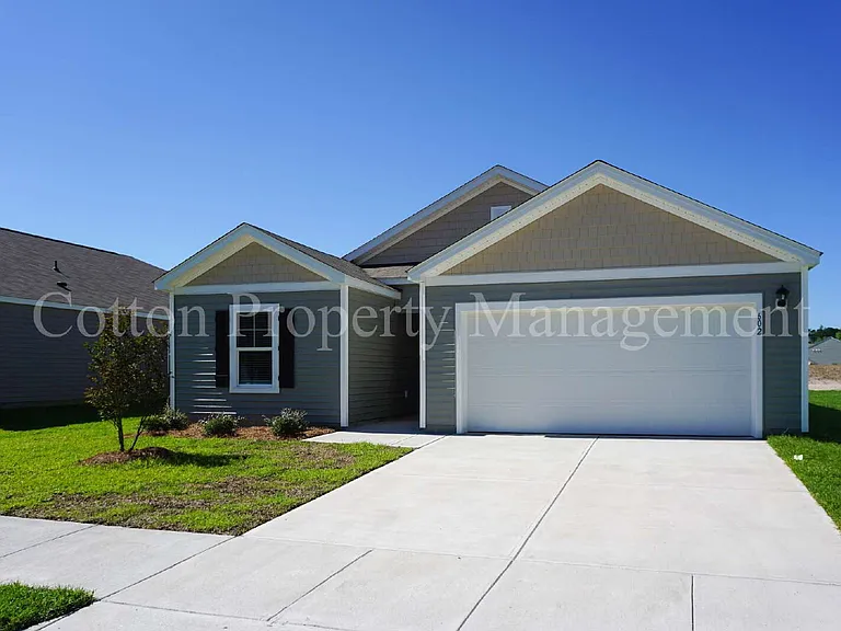 602 Draymore Dr NE — Photo 3