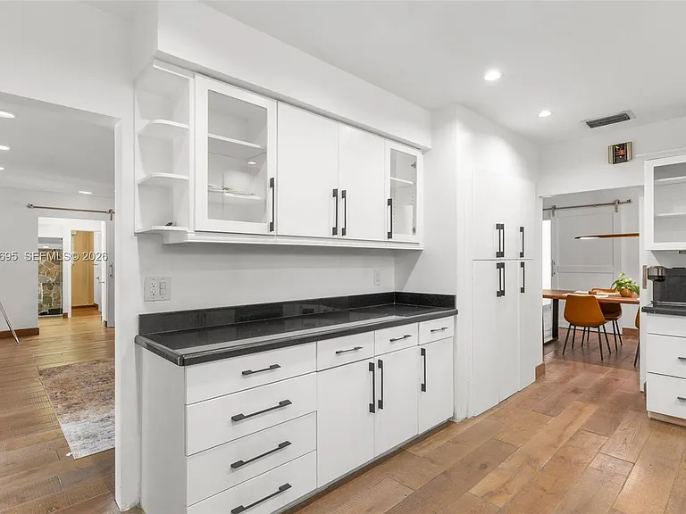 8220 Hawthorne Ave — Photo 16