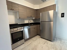 6705 N California Ave