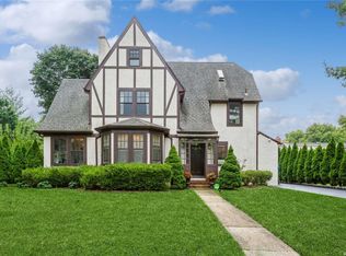 52 Willow St, Garden City, NY 11530