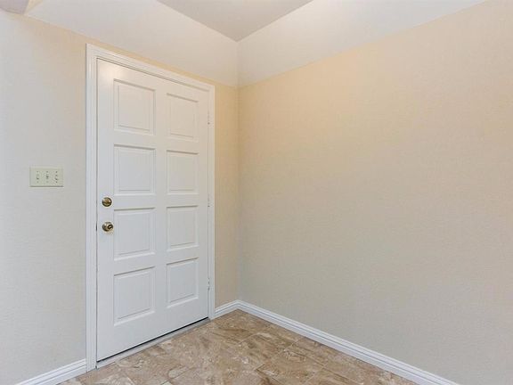 4th image of 226 N Shirley Ave
