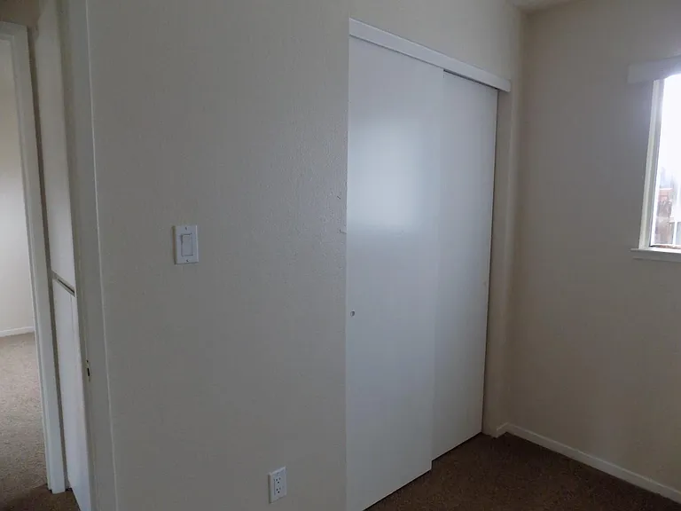 498 Hintz Ave — Photo 31