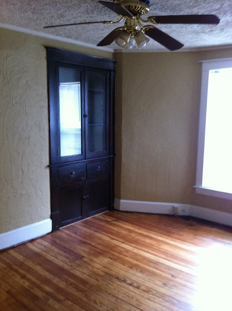 1 Bedroom Apartment w/ Balcony in Downtown Lafayette — Photo 3