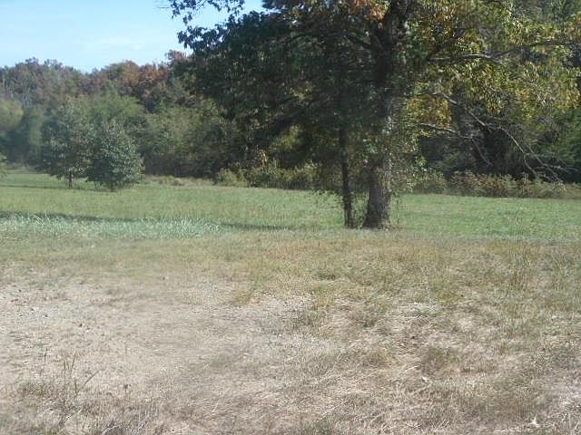 2nd image of 180 Lansend Ln