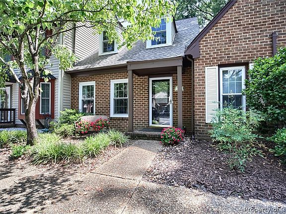 2nd image of 122 Sloane Pl