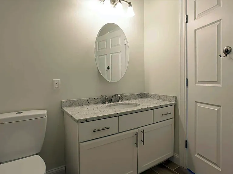 Edgewater Apartments — Photo 12