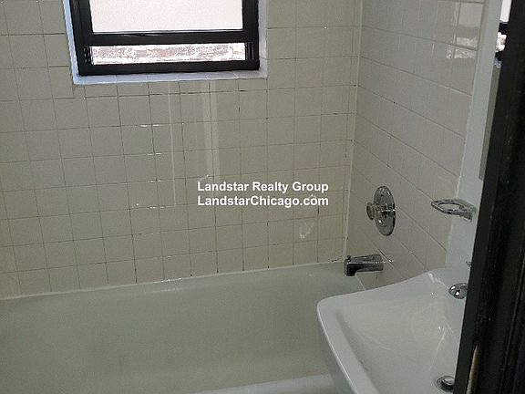 2nd image of 948 W Cuyler Ave APT 211