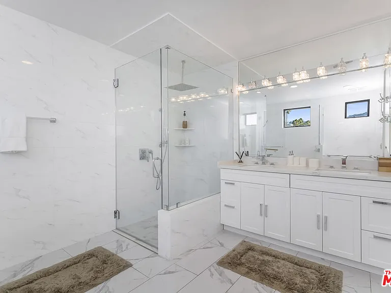 137 N Doheny Dr #3 — Photo 11