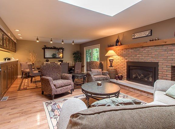 5th image of 351 Saint Andrews Ct