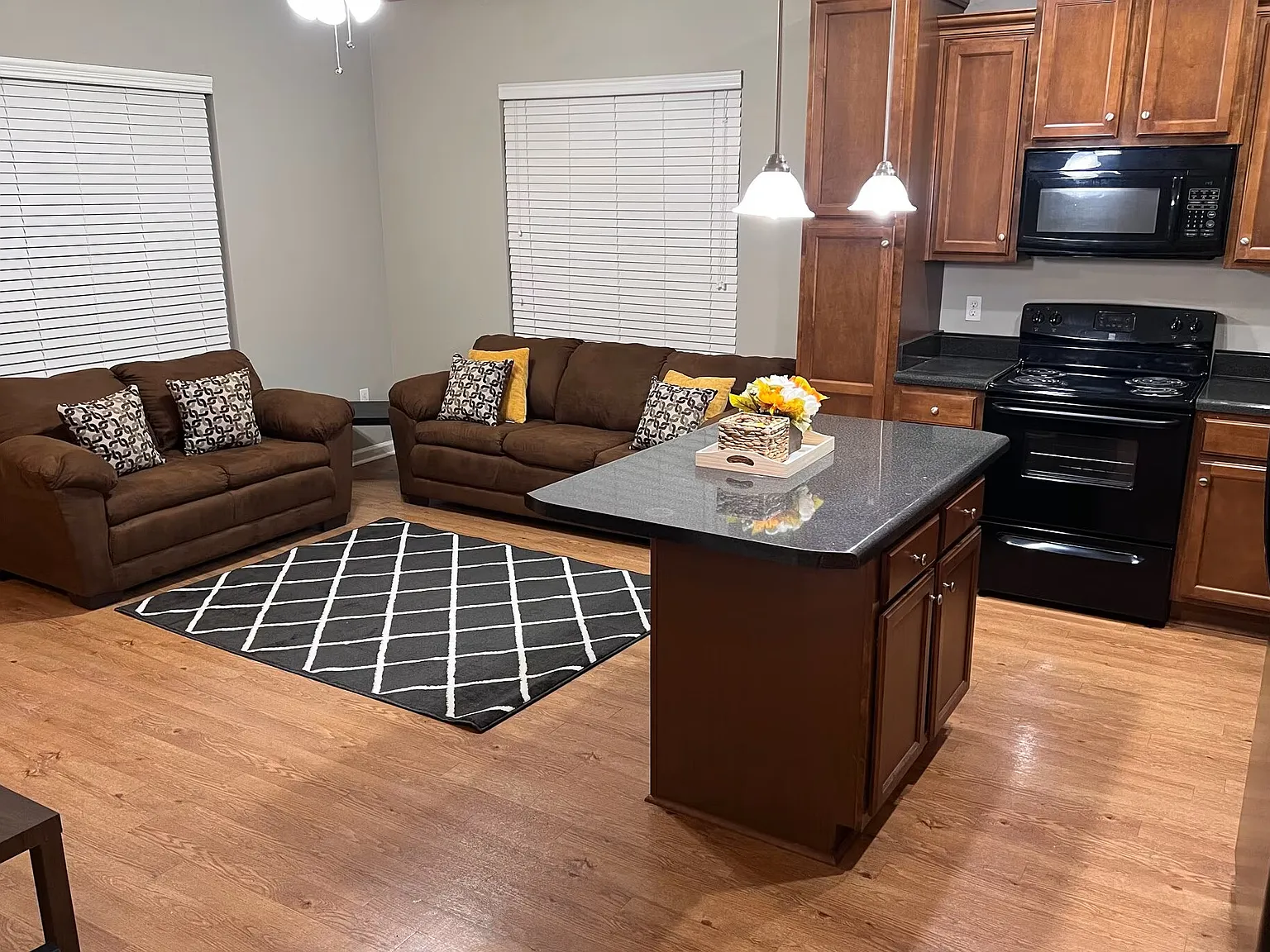 3 bed, 1177 sqft, $750 — Photo 2