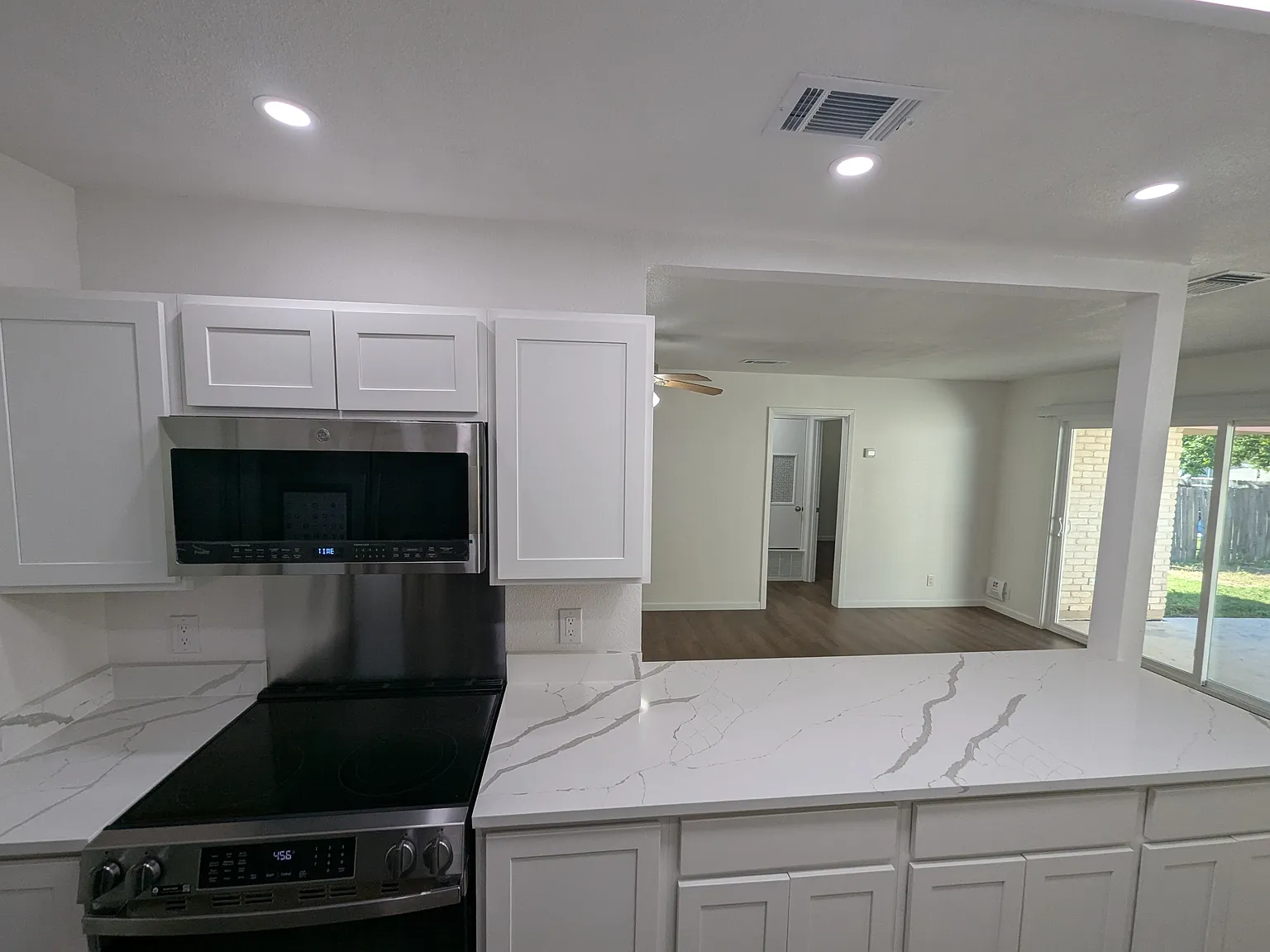 953 Serenade Dr — Photo 4