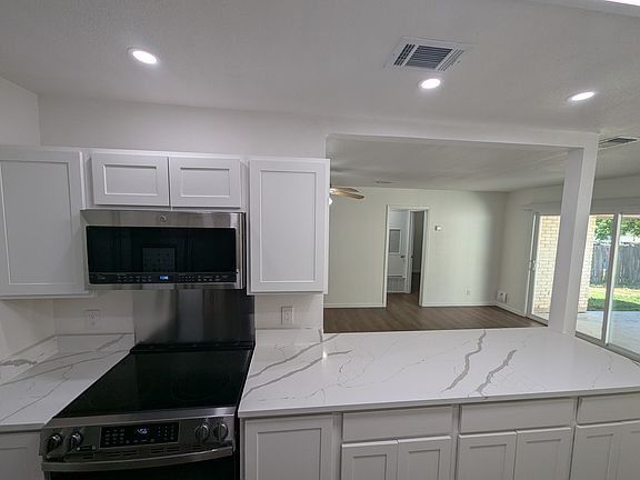 4th image of 953 Serenade Dr