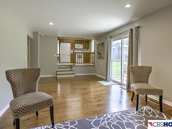 3rd image of 2524 S 162nd Cir