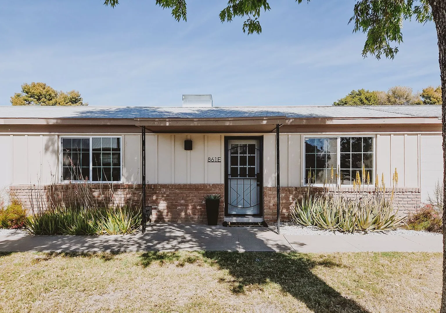 Fully Remodeled 2 Bedroom 1 Bathroom Mesa Townhome Water/Sewer/Trash Included! — Photo 3