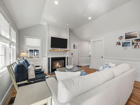 4th image of 16 Second Avenue #4