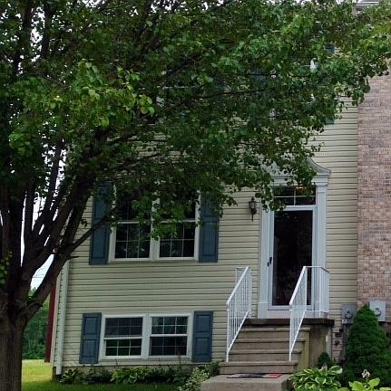 2nd image of 120 Versailles Ct