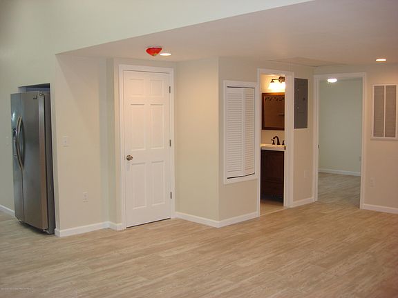 5th image of 3128 Windsor Ave