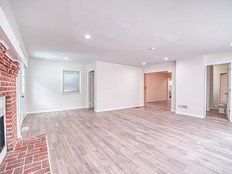 1139 Miller Ave — Photo 14