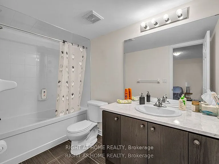 22 Coneflower Cres — Photo 12