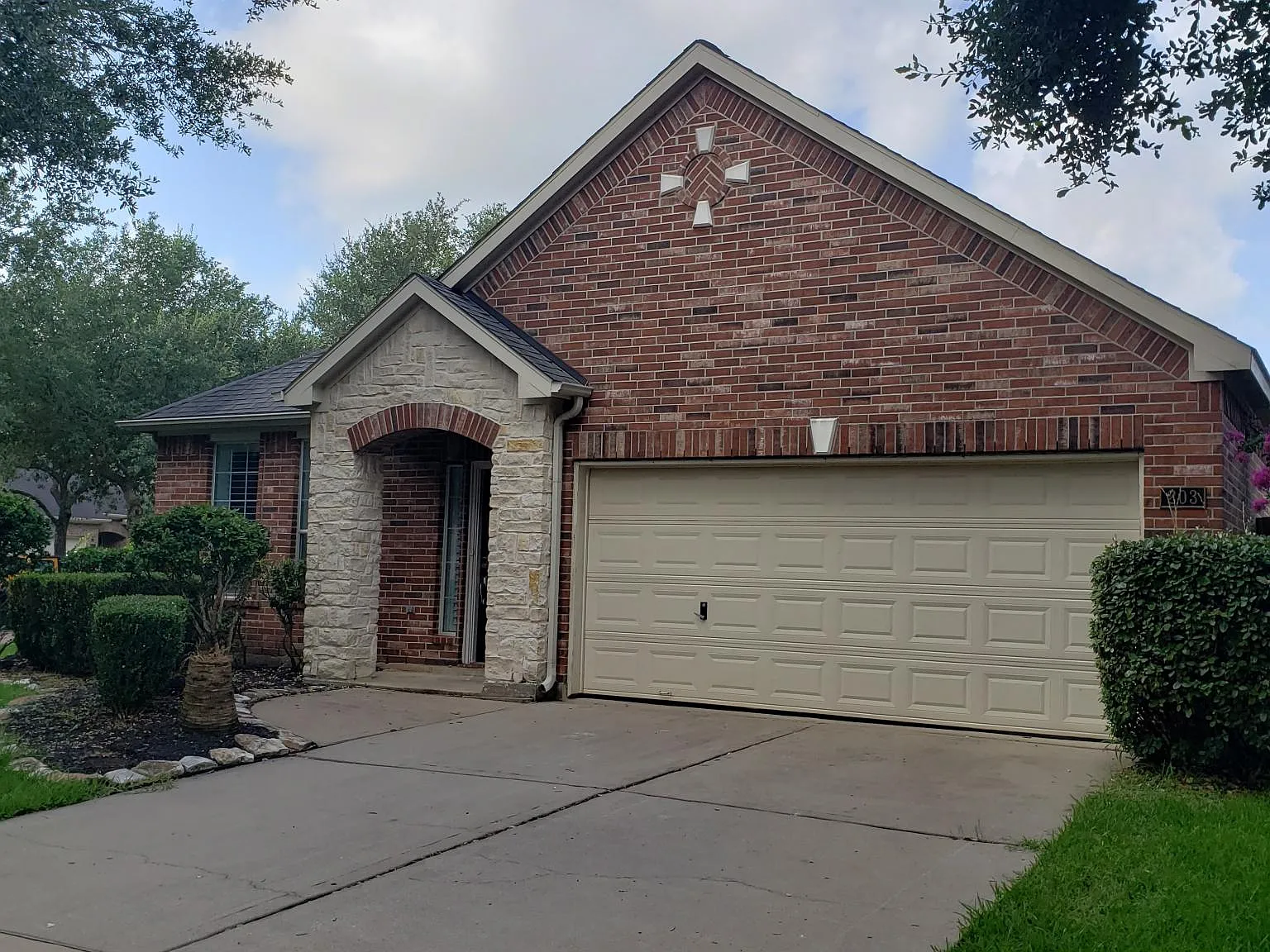 3 bed, 1842 sqft, $2,150 — Photo 3