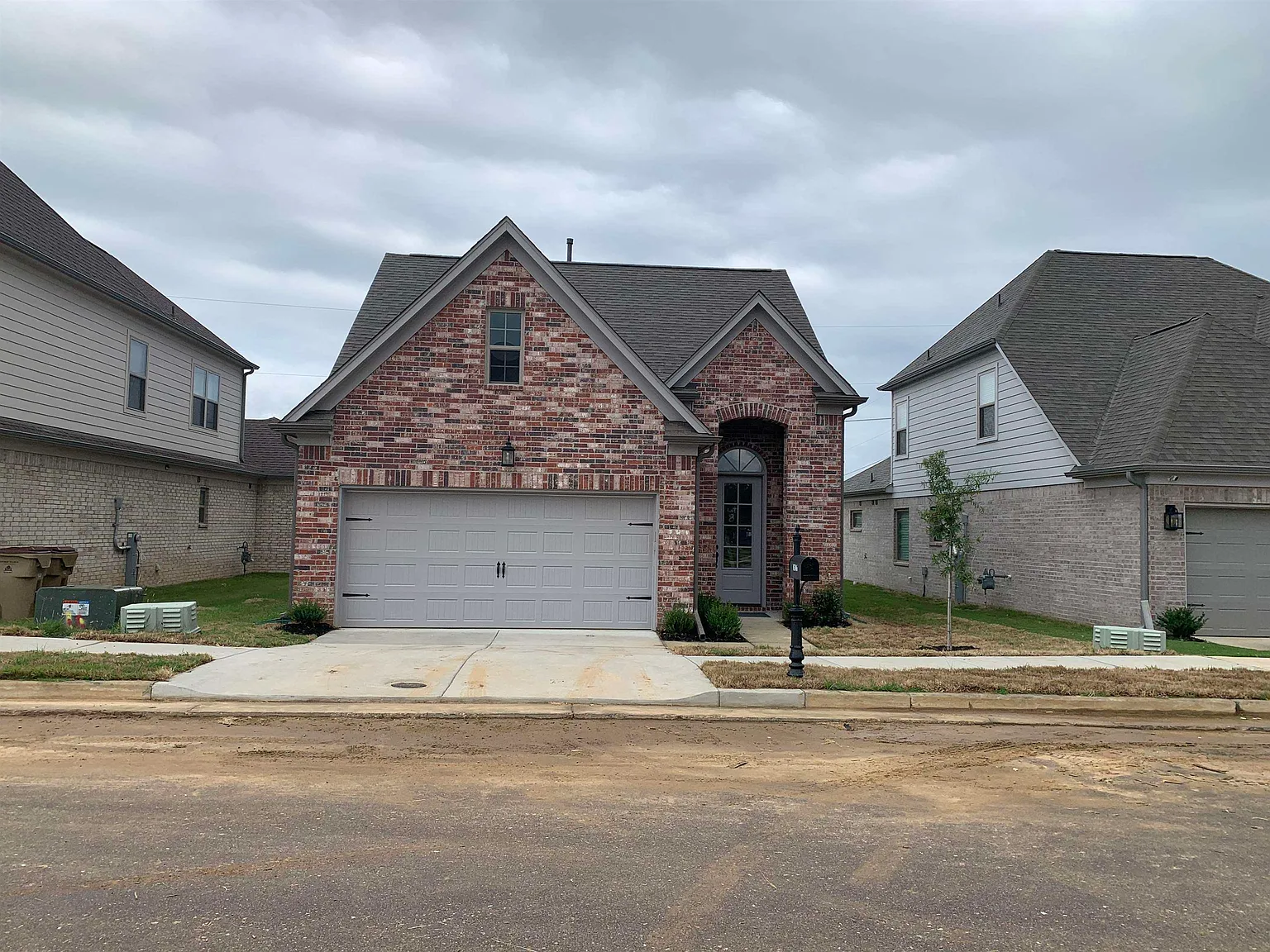 4 bed, 2.5 bath, 1778 sqft, $2,400 — Photo 1