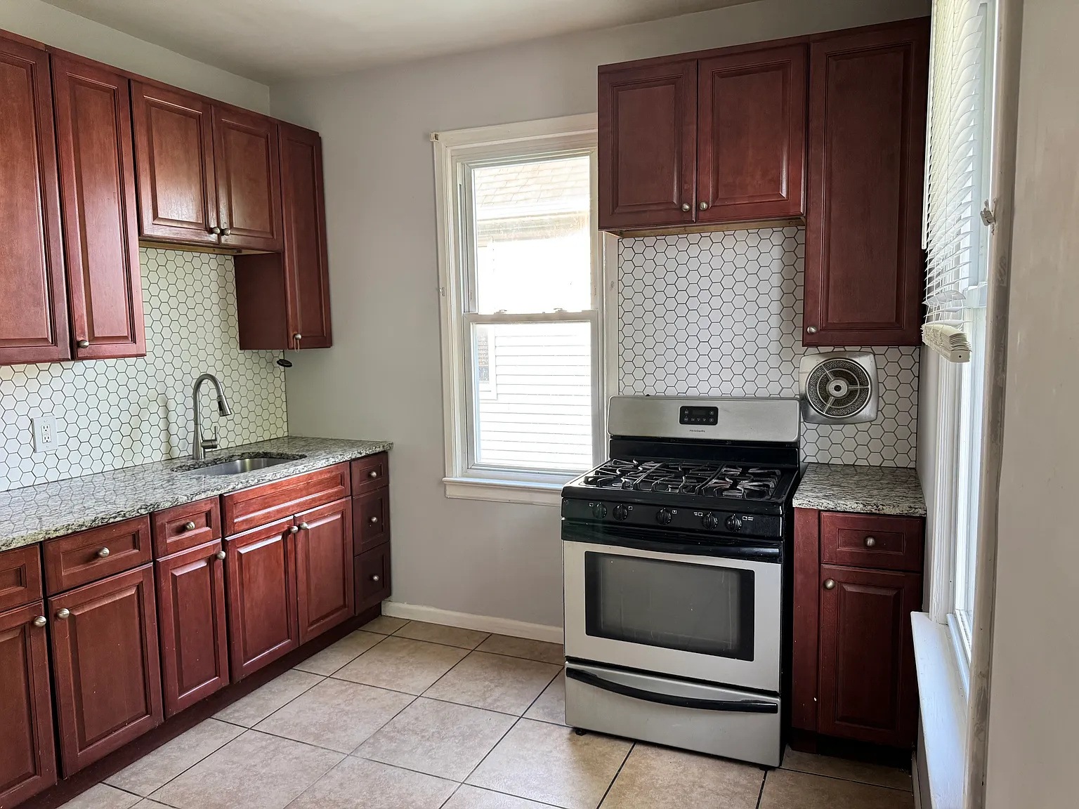 2 bed, $1,900 — Photo 3