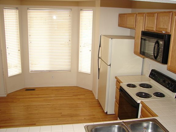 5th image of 1095 Scarlet Oak Dr