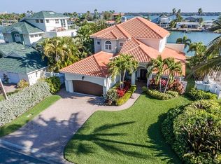11185 8th St E, Treasure Island, FL 33706