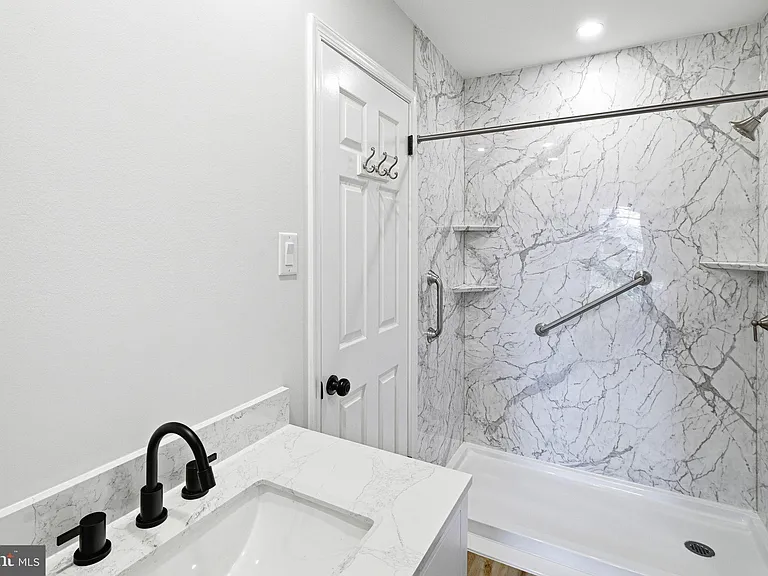 108 Allison Ct — Photo 17