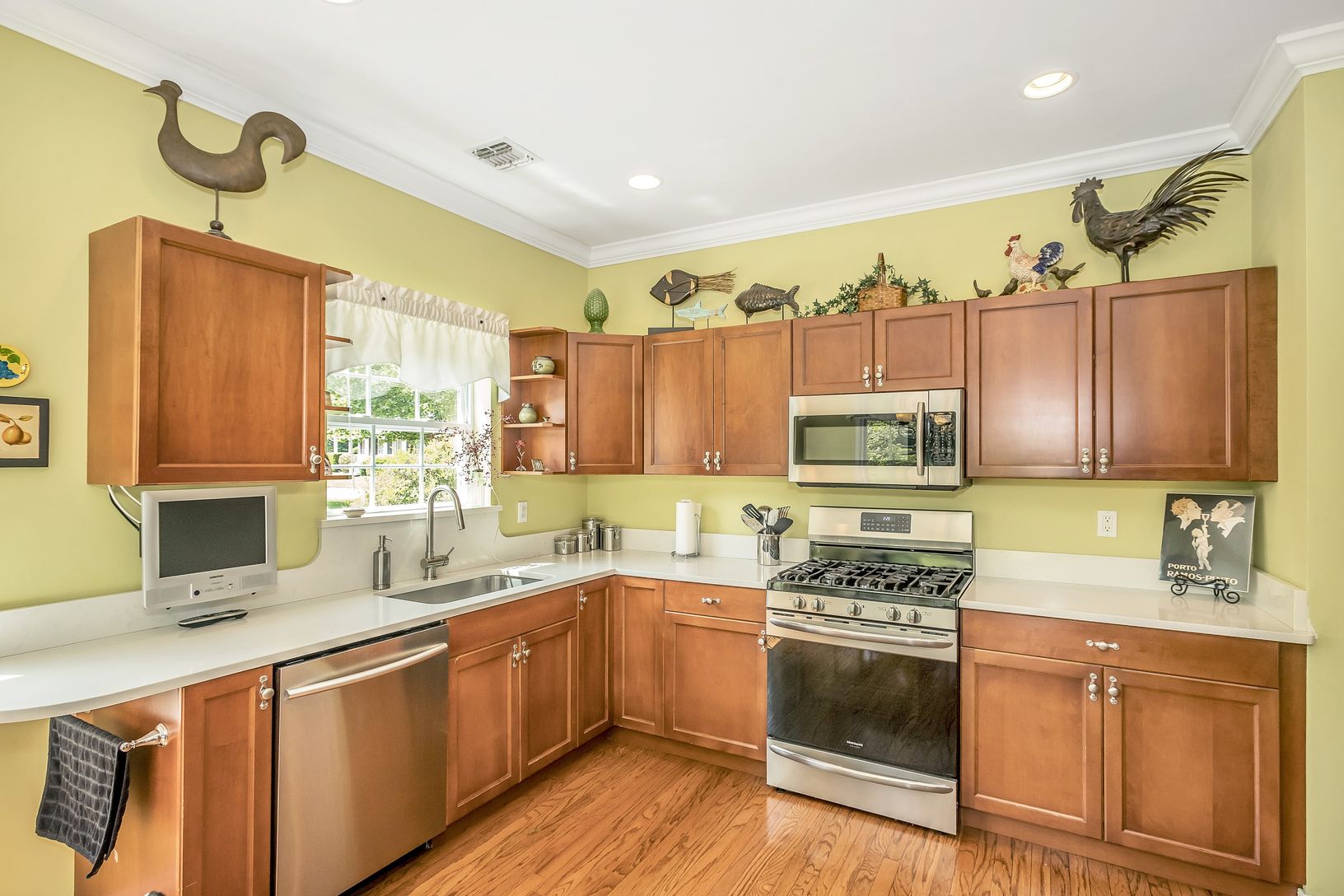  Stainless Steel Appliances