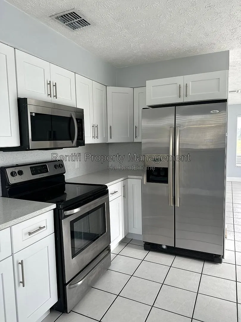 2 bed, 1.0 bath, 812 sqft, $1,250 — Photo 2