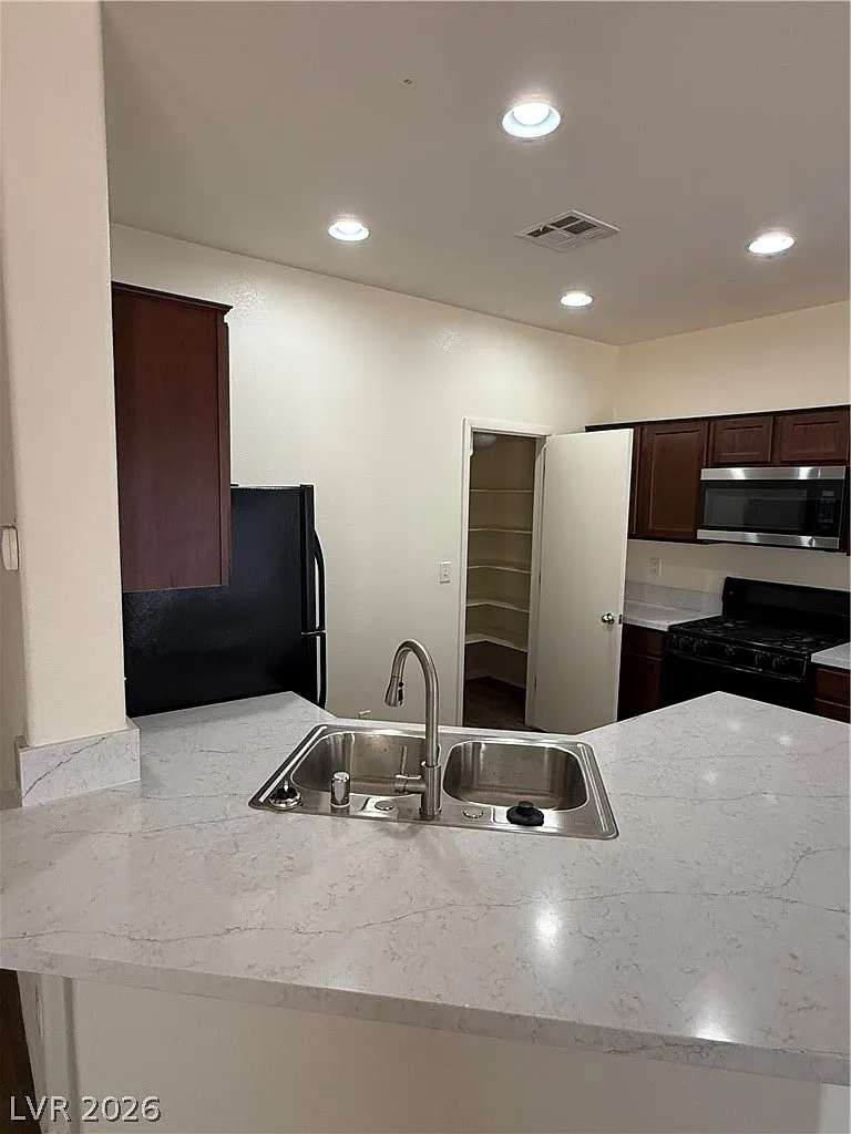 Building Photo - 9535 Knopfler Ln