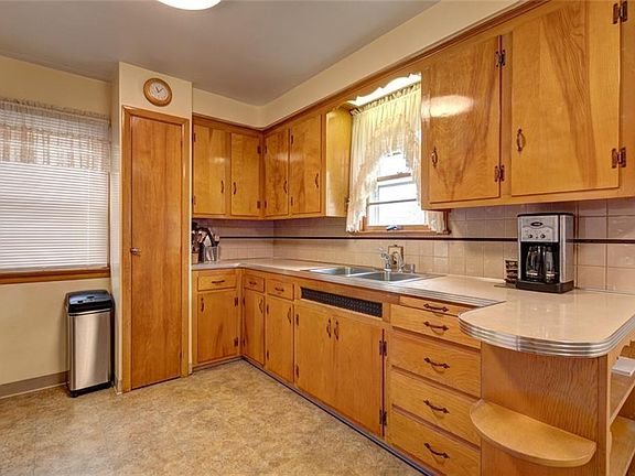 4th image of 30821 Crescent Dr