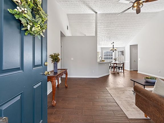 3rd image of 465 Cade Ct