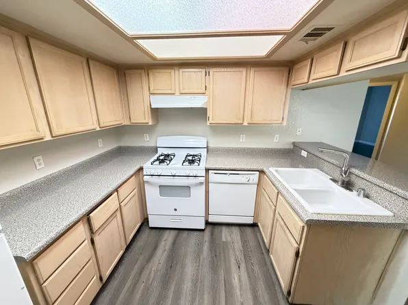 960 N Sloan Ln APT 104, Las Vegas, NV 89110
