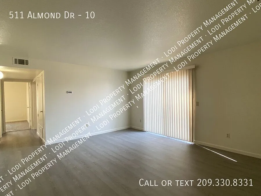 Downstairs 2 Bedroom Apartment — Photo 2