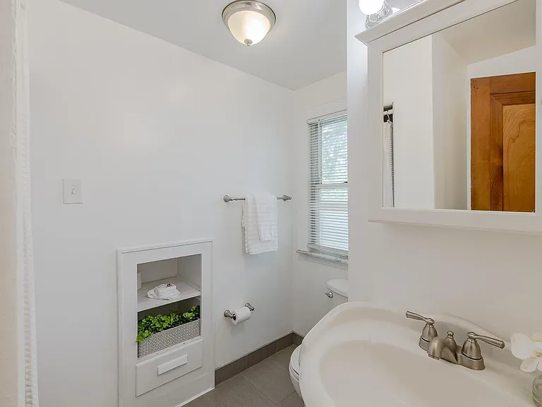 122 W Houstonia Ave — Photo 26