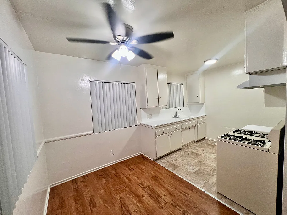 Building Photo - 8445 Amigo Ave Northridge, CA 91325